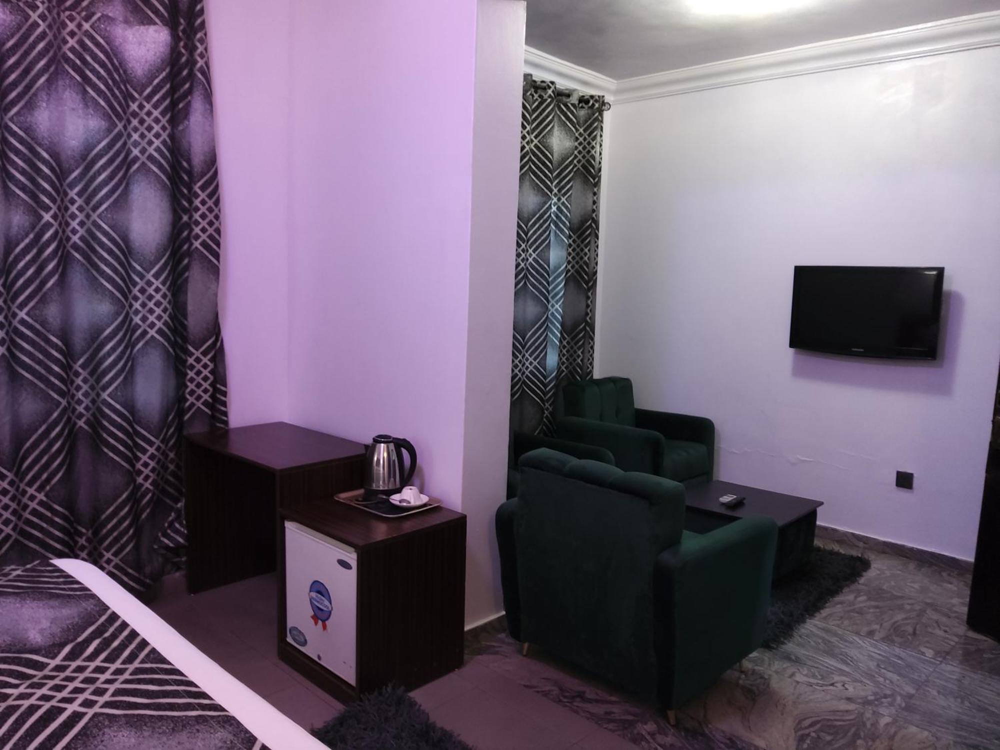 فندق كراونيدج إيكجا المظهر الخارجي الصورة